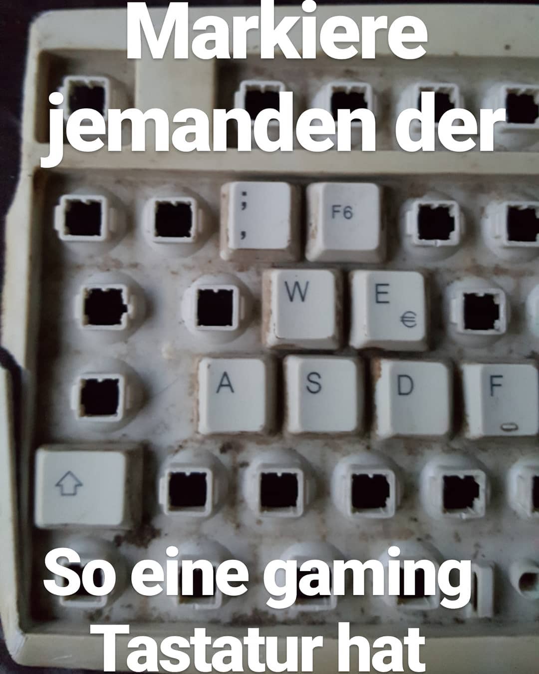 Markiere jemanden der so eine gaming Tastatur besitzt