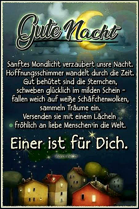 Stimmungsvolles Gute Nacht Bild mit einem leuchtenden Halbmond und funkelnden Sternen am dunkelblauen Nachthimmel über gemütlichen Häusern. Sanfte Schäfchenwolken umrahmen den Spruch für süße Träume.
