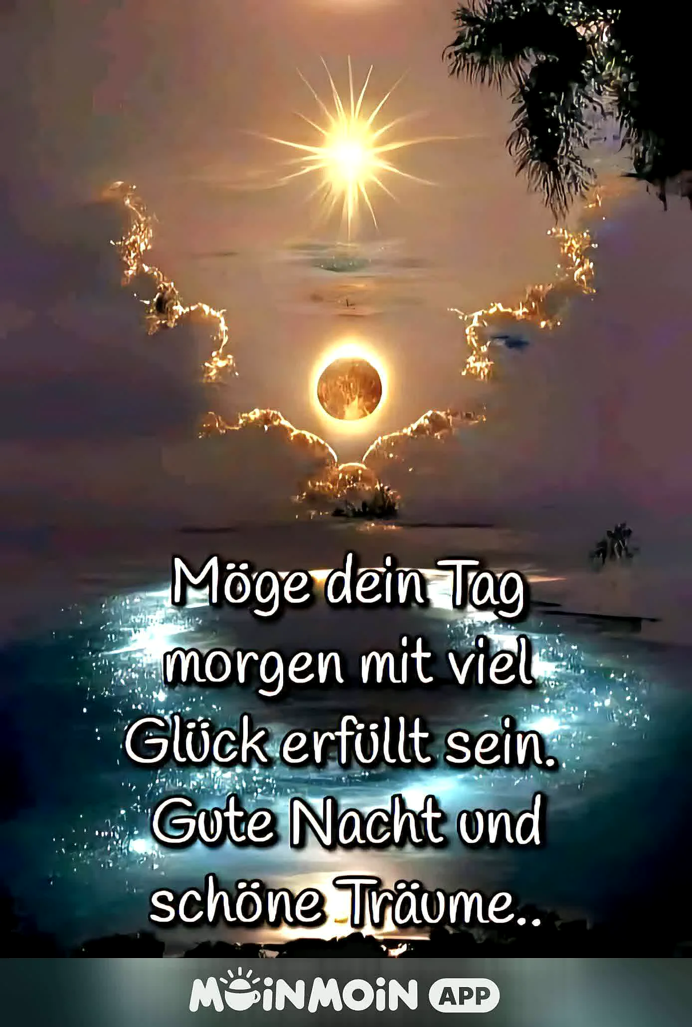 Mystische Gute-Nacht-Szene mit strahlendem Gestirn am Himmel und einer zweiten dunkleren Sonne über glitzerndem Wasser. Warme Gold- und kühle Blautöne schaffen eine friedliche Atmosphäre. Wünsche für Glück und süße Träume sind deutlich lesbar.