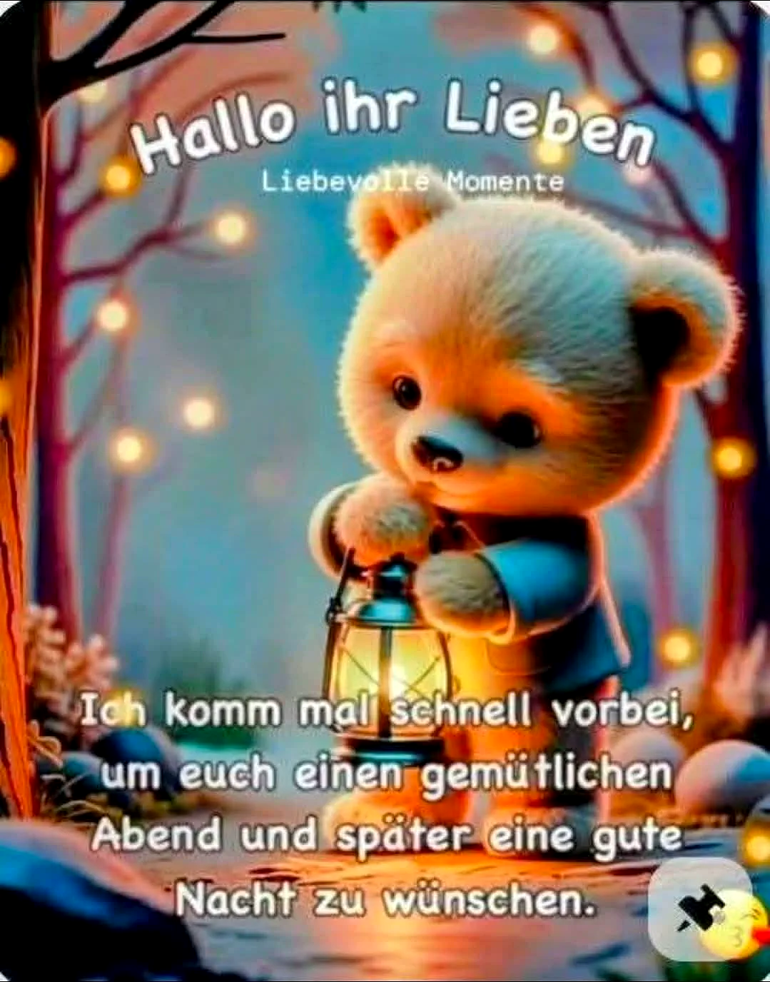 Ein flauschiger Teddybär hält eine leuchtende Laterne in einem magischen Abendwald. Warme Lichterketten schmücken die Bäume im blauen Hintergrund, während der Bär liebevolle Gute-Nacht-Wünsche übermittelt. Eine gemütliche, friedliche Stimmung herrscht.