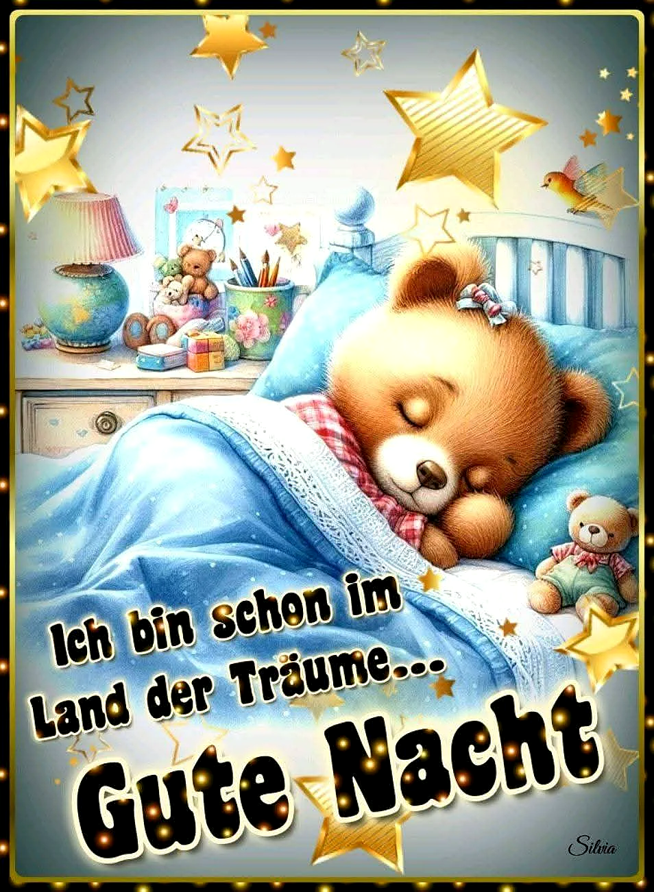 Ein niedlicher Teddybär schläft friedlich in seinem Bett unter einer blauen Decke. Zahlreiche goldene Sterne schweben im Hintergrund. Ein Nachttisch mit Lampe und Büchern steht daneben. Diese Illustration erzeugt eine beruhigende Gute-Nacht-Stimmung.