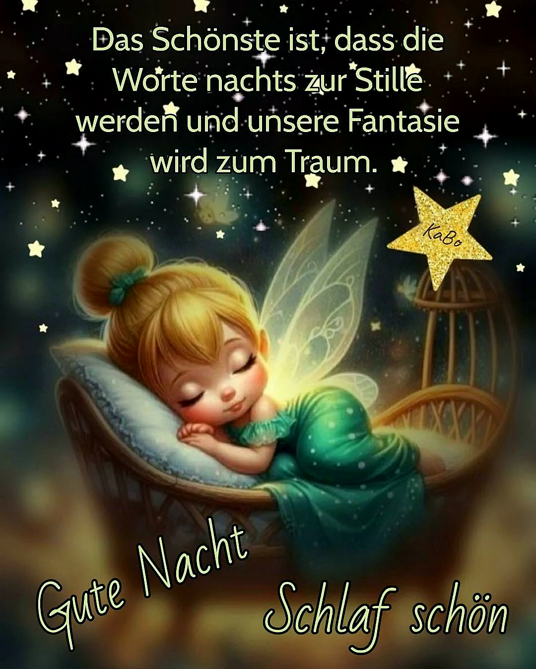 Ein zartes Feenwesen schläft friedlich in einem weichen Nest, umgeben von funkelnden Sternen in einem magischen Nachthimmel. Der Spruch 'Gute Nacht Schlaf schön' lädt zum Träumen ein.