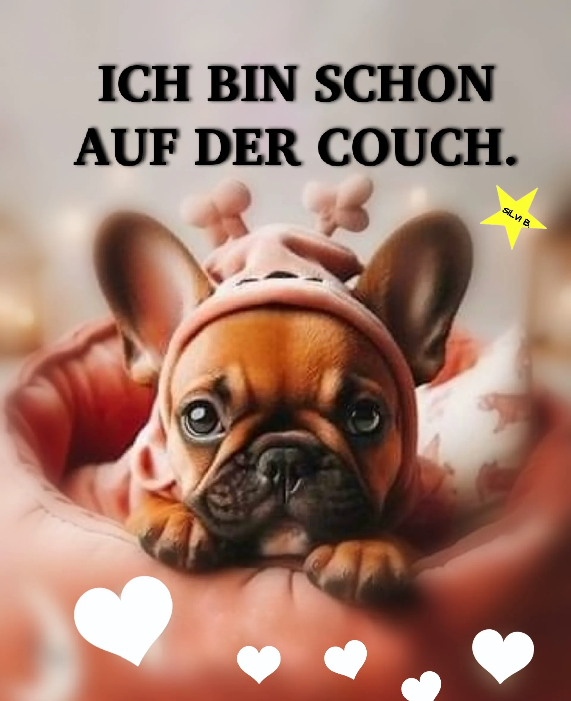 Ein niedlicher Französischer Bulldoggen Welpe in rosa Kleidung auf einer Couch, mit dem witzigen Text 'ICH BIN SCHON AUF DER COUCH.'. Perfekt für entspannte Abendgrüße.
