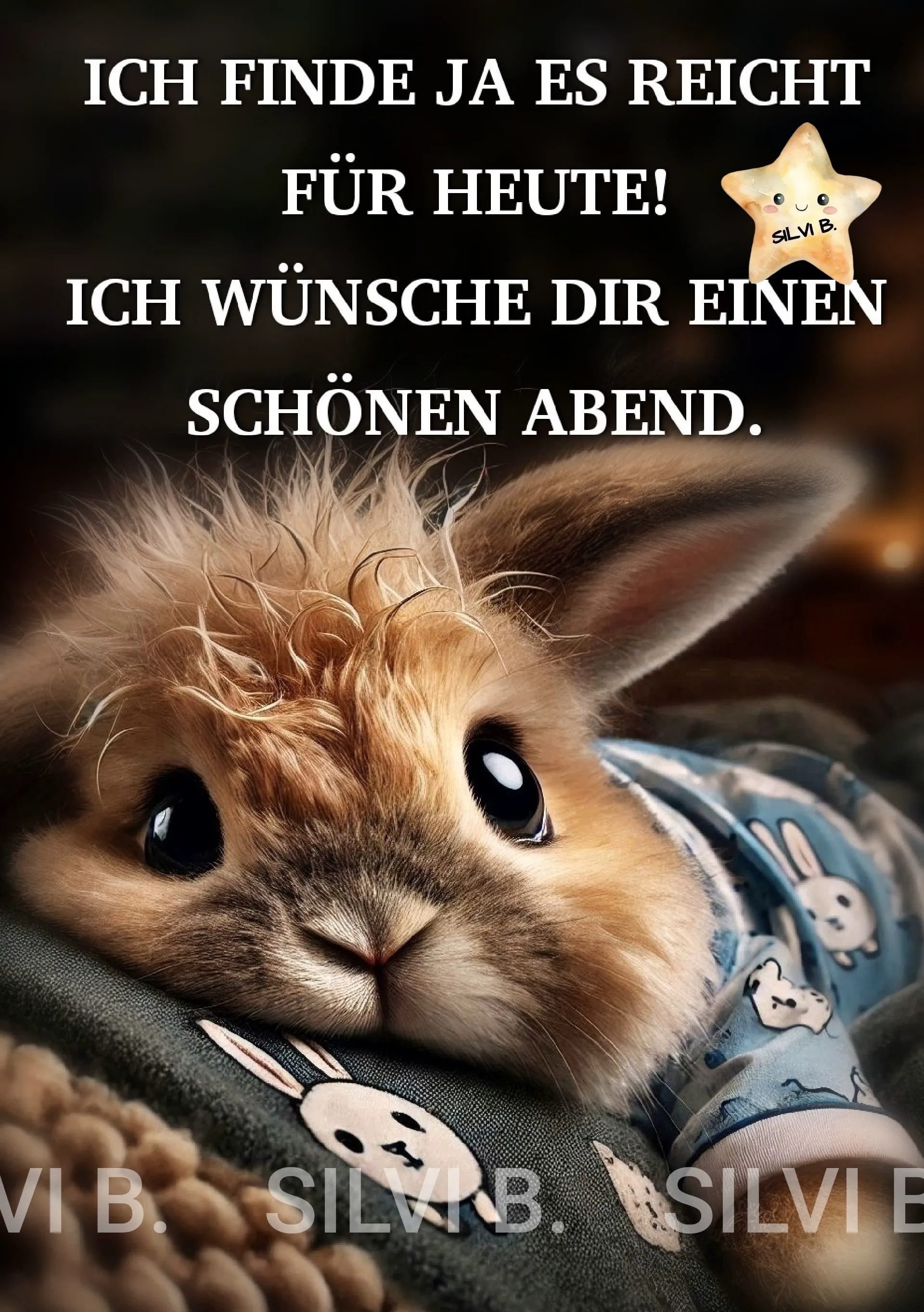 Niedliches flauschiges Häschen im blauen Schlafanzug mit Hasenmuster, das müde auf einem Kissen liegt. Der Spruch lautet: 'Ich wünsche dir einen schönen Abend'.