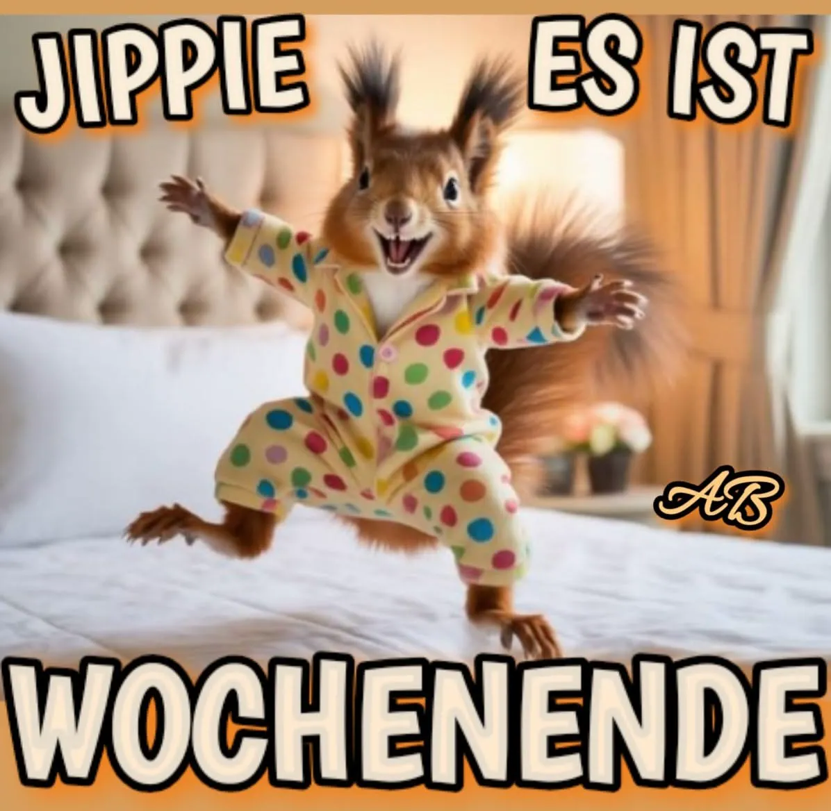 Ein Eichhörnchen in einem gelben Schlafanzug mit bunten Punkten tanzt freudig auf einem Bett, im Hintergrund ein gemütliches Zimmer mit einem großen Kissen und einer Lampe.