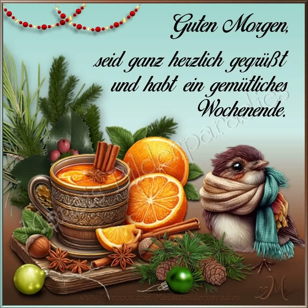 Ein gemütliches Wochenende-Grußbild mit einem kleinen Vogel, der in einen Schal gewickelt ist, neben einem Tasse mit Heißgetränk, Orangen, Zimtstangen, Sternanis und Weihnachtsdekorationen.