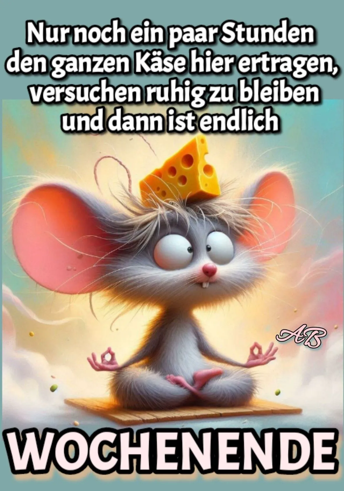 Lustige Cartoon-Maus im Lotussitz meditiert auf einer Holzmatte, mit einem Stück Käse auf dem Kopf. Große Augen und rosa Ohren betonen die gespannte Erwartung des Wochenendes auf einem weichen Hintergrund.