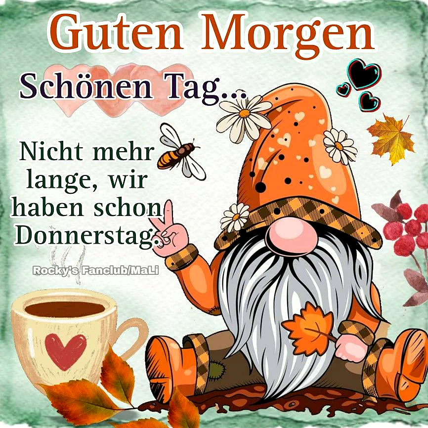 Ein Cartoon-Gnom mit grauem Bart und orange Hut sitzt neben einer Tasse Kaffee mit Herz, umgeben von Herbstblättern, Blumen und einem Bienen. Der Gnom hat eine peace-Zeichen-Handbewegung.