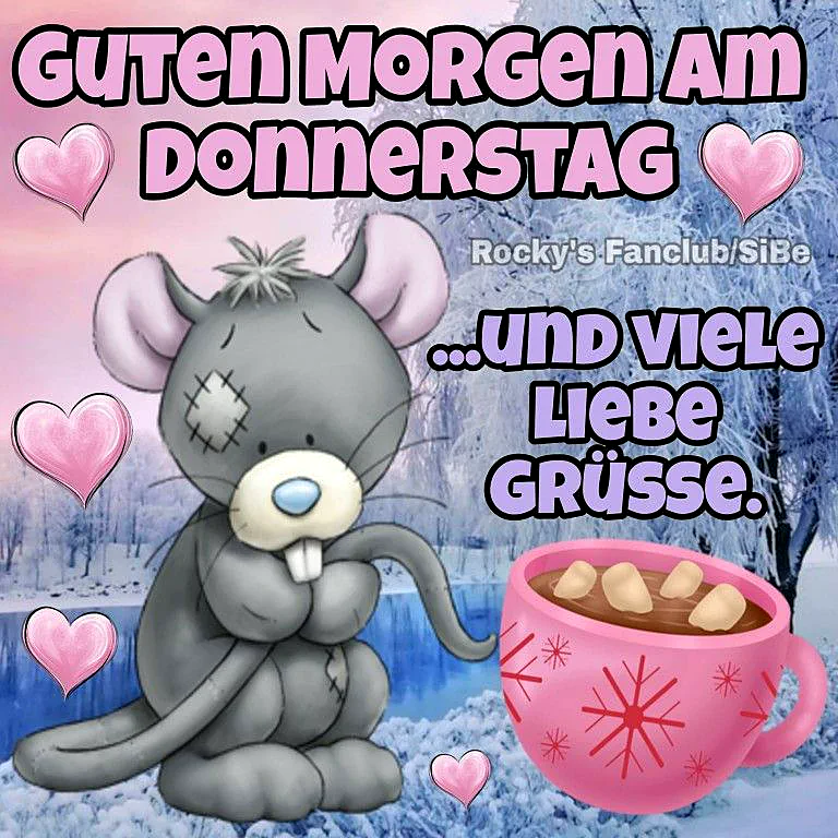 Ein niedliches, graues Elefant mit einem Verband am Auge sitzt neben einer Tasse Kakao im Winter. Der Elefant hält eine Süßigkeit im Maul und ist von rosa Herzen umgeben.