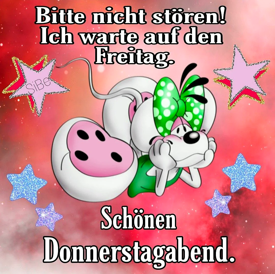 Ein Cartoon-Bild von einem weißen Hund mit rosa Schnauze und einem grünen Kleid mit weißen Punkten. Der Hund liegt auf dem Rücken, hat die Pfote am Kopf und schaut erwartungsvoll. Im Hintergrund sind rosa und blaue Sterne