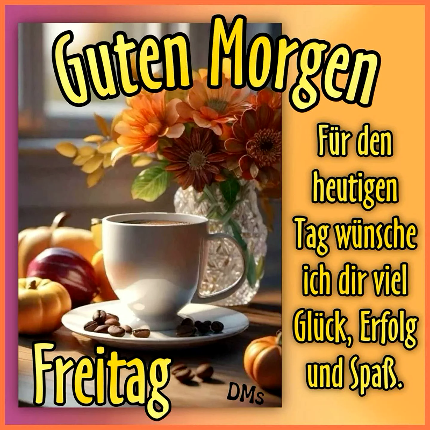 Eine weiße Kaffeetasse mit dampfendem Inhalt, umgeben von Kaffeebohnen und kleinen Zierkürbissen, steht auf einem Holztisch. Ein herbstlicher Blumenstrauß in Orange- und Brauntönen erhellt den Freitagmorgen mit erwartungsvoller Freude.