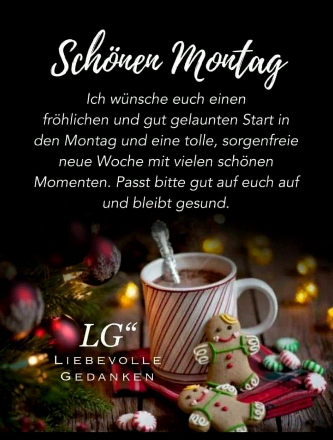 Dunkles Bild mit gestreifter Tasse heißem Getränk, dazu zwei Lebkuchenmänner und Pfefferminzbonbons. Warme Lichter und Weihnachtsschmuck im Hintergrund schaffen eine gemütliche, motivierende Wochenstart-Atmosphäre.