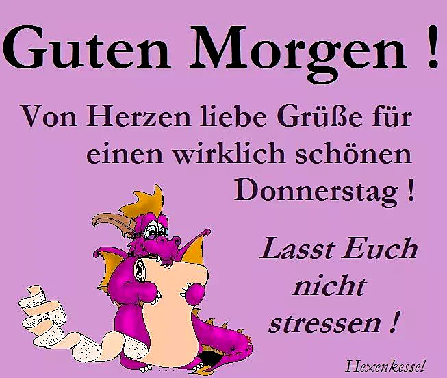 Ein Cartoon eines pinken Drachen mit gelben Hörnern und Schwanz, der auf einem lilafarbenen Hintergrund sitzt. Der Drache hat ein friedliches Gesicht und einen entspannten Ausdruck. Der Text 'Guten Morgen!' und 'Von Herzen liebe Grüße für einen wirklich schönen Donnerstag! Lasst Euch nicht stressen!' ist in schwarzer Schrift auf dem Bild.