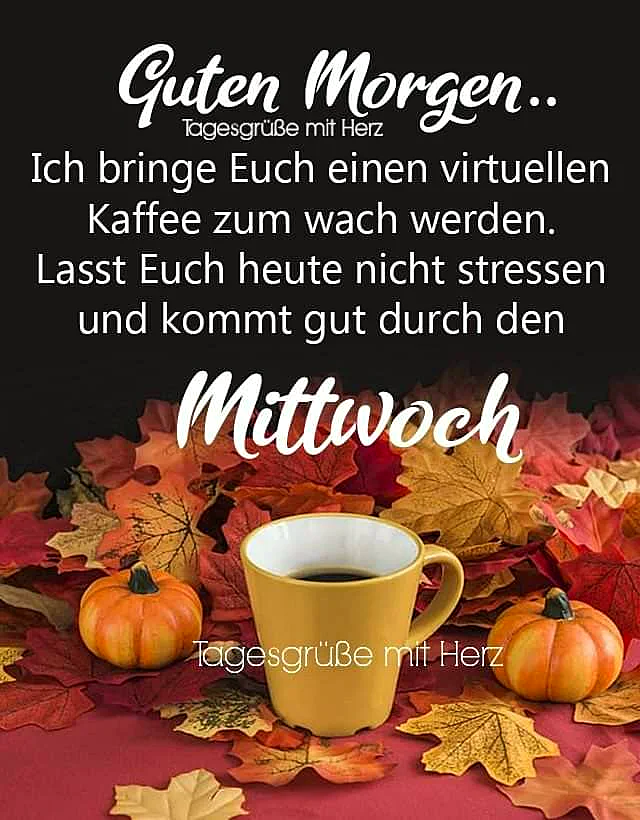 Ein gelber Kaffeebecher auf einem roten Tisch, umgeben von Herbstlaub und zwei kleinen Kürbissen, vor einem schwarzen Hintergrund mit Herbstfarben