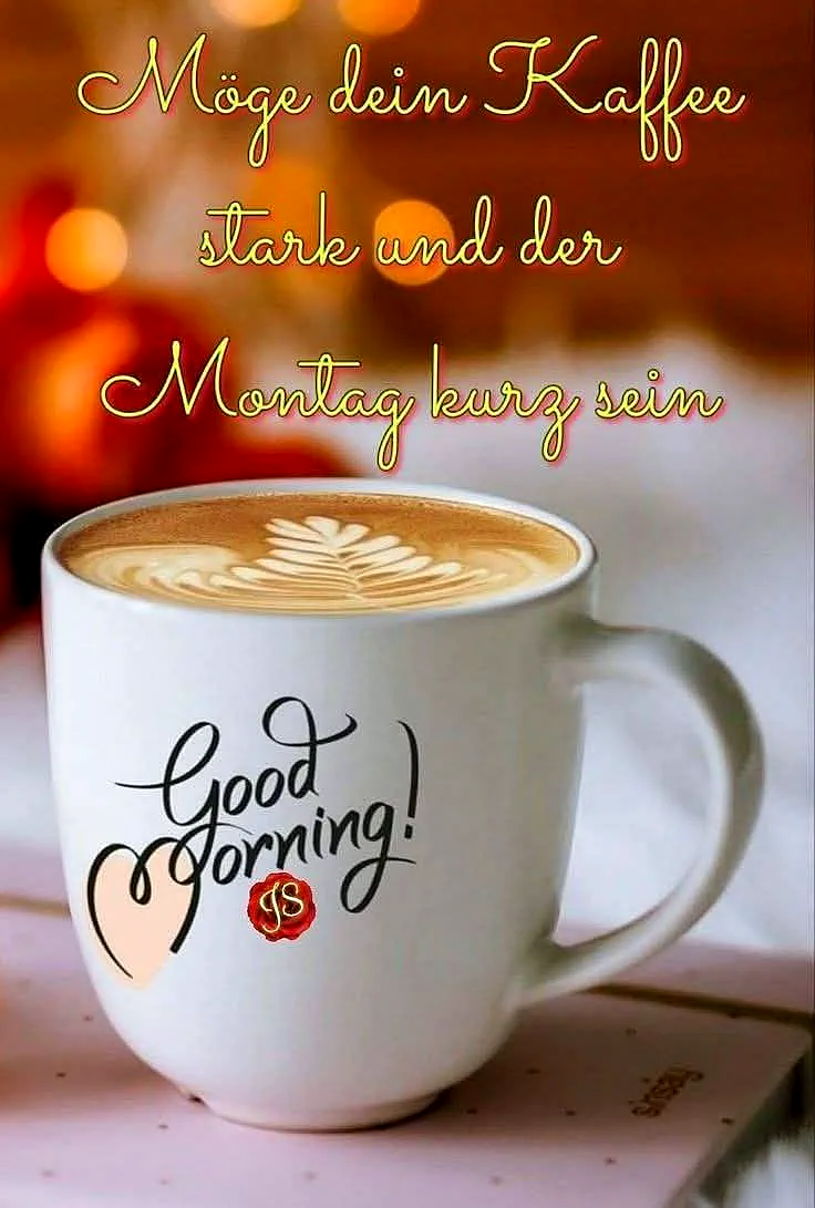 Ein weißer Kaffeebecher mit einem herzlichen 'Good Morning!' auf einem rosa Hintergrund, über dem Becher ist ein dekorativer Kaffee mit einer Blatt-Musterung. Im Hintergrund befinden sich warme Lichter, die eine gemütliche Atmosphäre erzeugen.