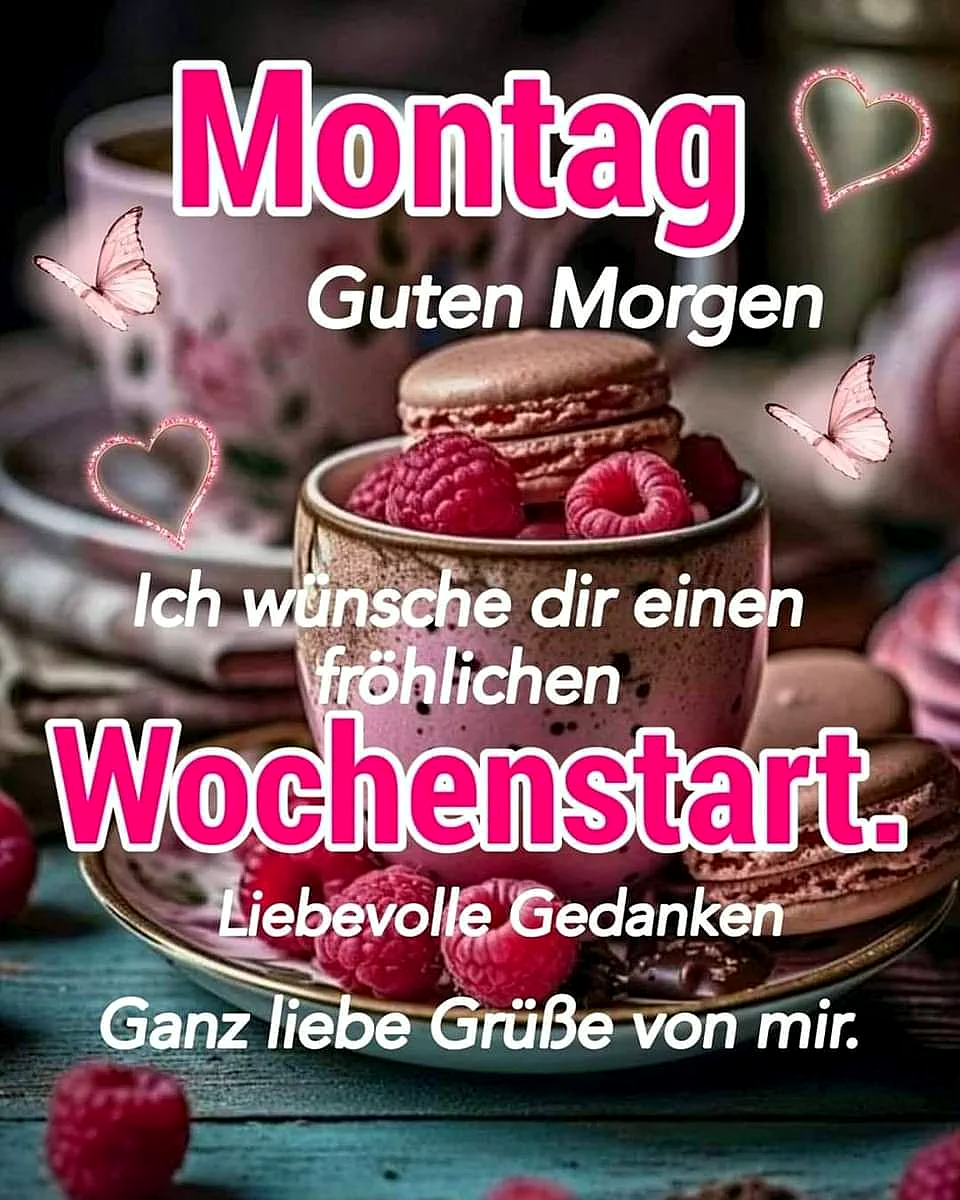 Ein Frühstückstablett mit einer Tasse Kaffee, Makronen, Himbeeren und Schmetterlingen auf einem Holztisch.