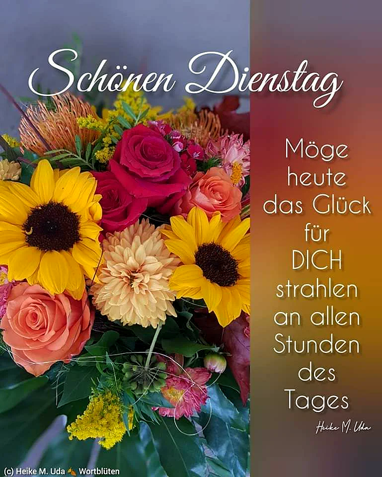 Ein farbenfroher Blumenstrauß bestehend aus Sonnenblumen, Rosen und anderen Blumen in verschiedenen Farben, mit einem warmen, ombre-farbenen Hintergrund, der von Rot zu Gelb übergeht.