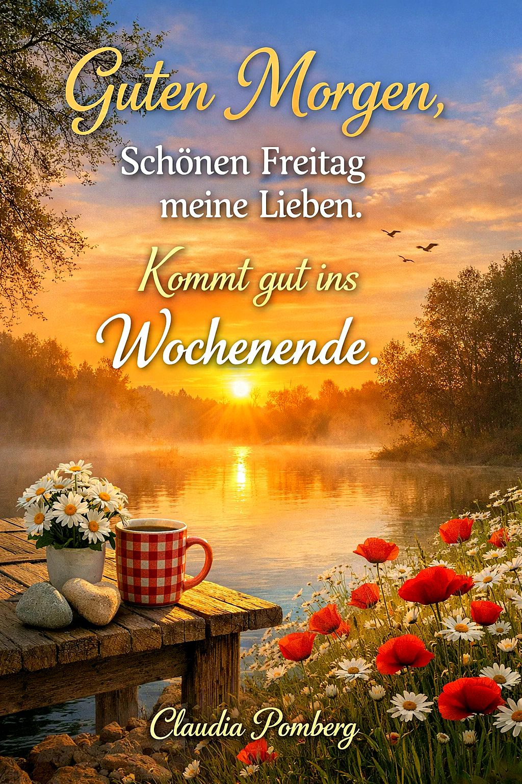 Ein sonniger Morgen mit einem ruhigen See, Blumen und einem Holzsteg. Im Vordergrund steht eine Tasse Kaffee neben einem Blumenstrauß.