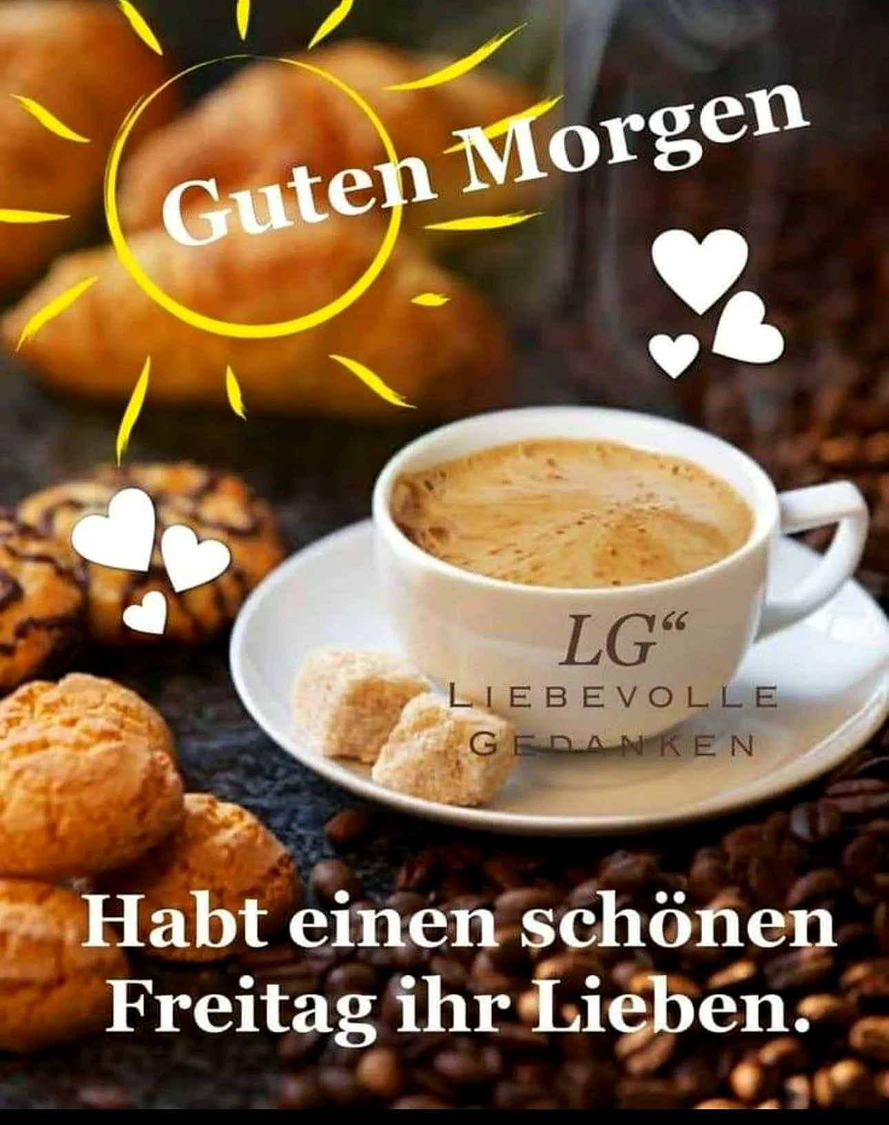 Ein Foto von einer Tasse Kaffee mit Milch, umgeben von Kaffeebohnen und Gebäck, mit einem sonnigen Gruß und herzhaften Symbolen.