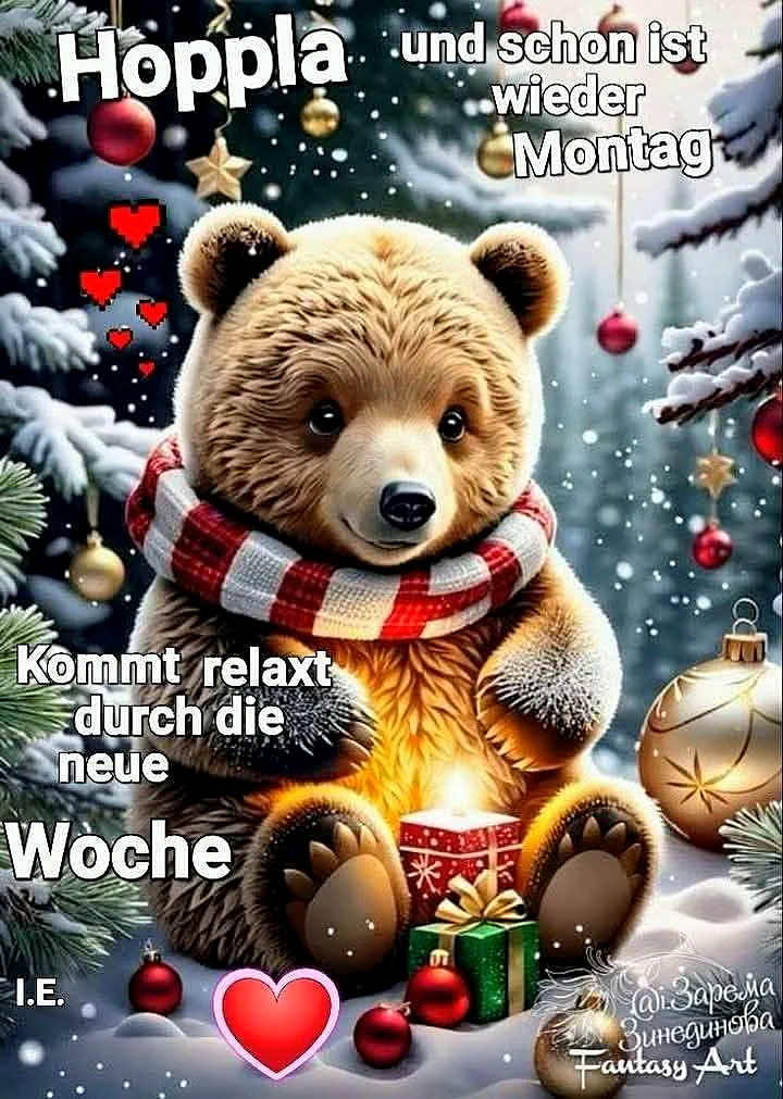 Ein niedlicher Teddybär sitzt vor einem Weihnachtsbaum, umgeben von Schnee, Weihungskugeln und einem kleinen Geschenk. Der Bär trägt einen roten und weißen Schal und hat eine gemütliche Atmosphäre um sich herum. Der Hintergrund zeigt eine winterliche Landschaft mit verschneiten Tannen.