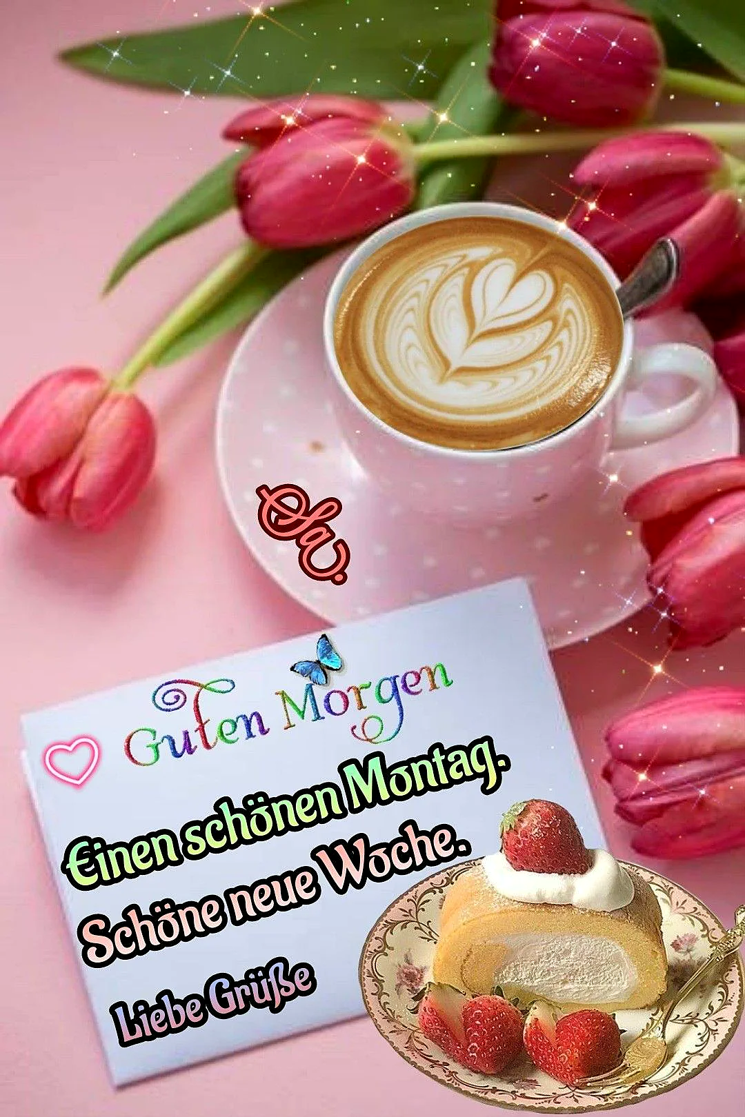 Ein rosa Kaffee-Becher mit Latte-Art auf einem rosa Unterteller, umgeben von rosa Tulpen und einem weißen Kärtchen mit einem bunten Gruß. Neben dem Becher liegt ein Teller mit einem Stück Kuchen und frischen Erdbeeren.
