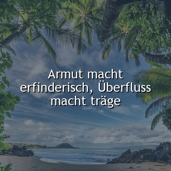 Ein motivierendes Zitat auf einem tropischen Strandbild bei hellem Tageslicht. Weiße Schrift auf türkisblauem Meer und Palmen: „Armut macht erfinderisch, Überfluss macht träge“. Eine inspirierende Weisheit für schwierige Zeiten.