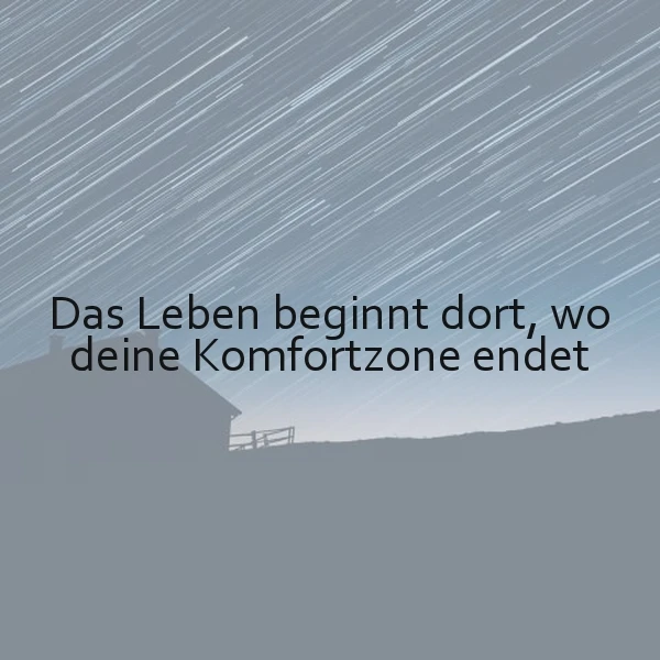 Ein Foto mit einem dunklen Himmel, auf dem die Spuren von Sternen oder einem Sternenregen zu sehen sind, darunter ein einfaches Gebäude oder eine Hütte auf einem Hügel, das Leben beginnt dort, wo deine Komfortzone endet