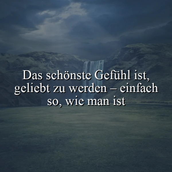 Ein dunkler, stürmischer Landschaftsbild mit einem Wasserfall im Hintergrund, über dem ein bewölkteter Himmel liegt. Im Vordergrund ist ein offenes Feld zu sehen. Das Bild zeigt ein Zitat: 'Das schönste Gefühl ist, geliebt zu werden – einfach so, wie man ist'.