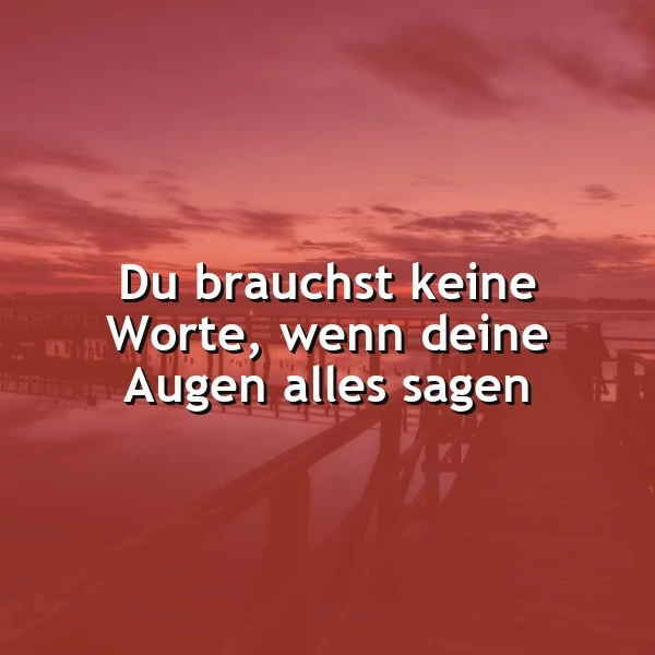 Ein stimmungsvoller Sonnenuntergang taucht den Himmel in warme Rot- und Orangetöne über einem Holzsteg am Wasser. Darauf prangt das Zitat: „Du brauchst keine Worte, wenn deine Augen alles sagen“, das die Kraft der nonverbalen Kommunikation betont.
