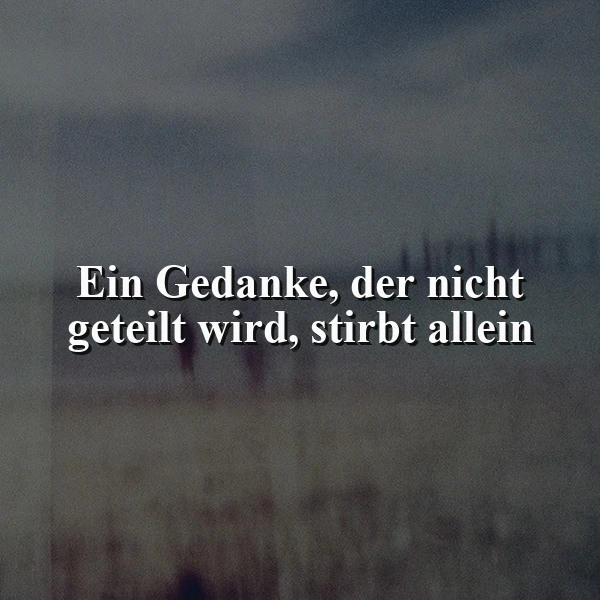 Ein dunkles, verschwommenes Feld mit einem einsamen Baum im Hintergrund. Im Vordergrund steht der Spruch 'Ein Gedanke, der nicht geteilt wird, stirbt allein' in weißer Schrift.