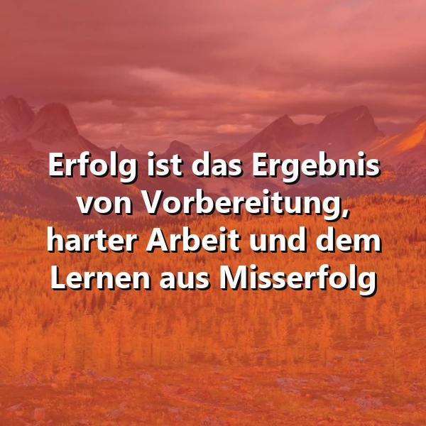 Ein inspirierendes Bild mit dem Zitat „Erfolg ist das Ergebnis von Vorbereitung, harter Arbeit und dem Lernen aus Misserfolg“, eingebettet in eine malerische Berglandschaft bei Sonnenuntergang mit warmen Rot- und Orangetönen.
