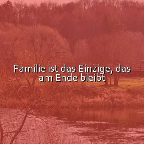 Ein ruhiger See mit kahlen Bäumen und einer Wiese am Ufer, überlagert mit einem warmen, rötlichen Filter. Im Vordergrund das Zitat 'Familie ist das Einzige, das am Ende bleibt' in weißer Schrift.
