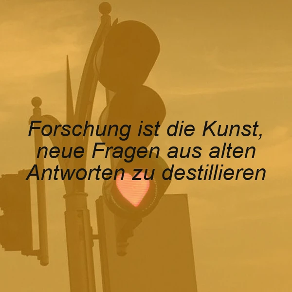 Ein Verkehrsschild mit rotem Herz vor einem gelben Himmel, überlagert von einem Zitat über Forschung und Fragen