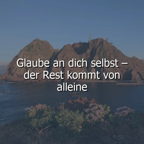 Ein Foto einer felsigen Küstenlandschaft mit einer kleinen Insel im Hintergrund und einem Zitat im Vordergrund, das auf die Bedeutung des Selbstglaubens hinweist.