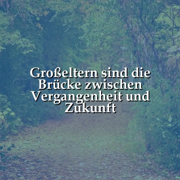 Ein ruhiger Waldweg, der von Laub bedeckt ist, umgeben von grünen Bäumen und Büschen. Im Vordergrund steht das Zitat 'Großeltern sind die Brücke zwischen Vergangenheit und Zukunft' in weißer Schrift.