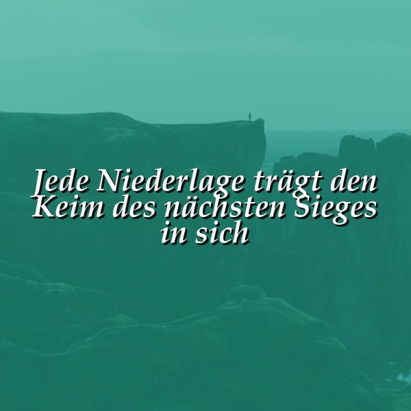 Ein Foto von einer dramatischen Küstenlandschaft mit steilen Felsen und einer Person in der Ferne, überlagert mit dem Zitat 'Jede Niederlage trägt den Keim des nächsten Sieges in sich' in weißer Schrift.