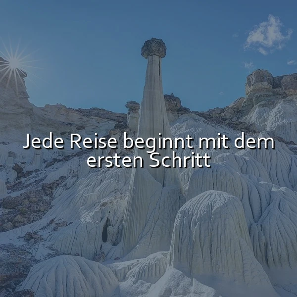 Einzigartige Felsformationen in einer atemberaubenden Landschaft unter blauem Himmel mit einem Sonnenstrahl, Zitat: 'Jede Reise beginnt mit dem ersten Schritt'