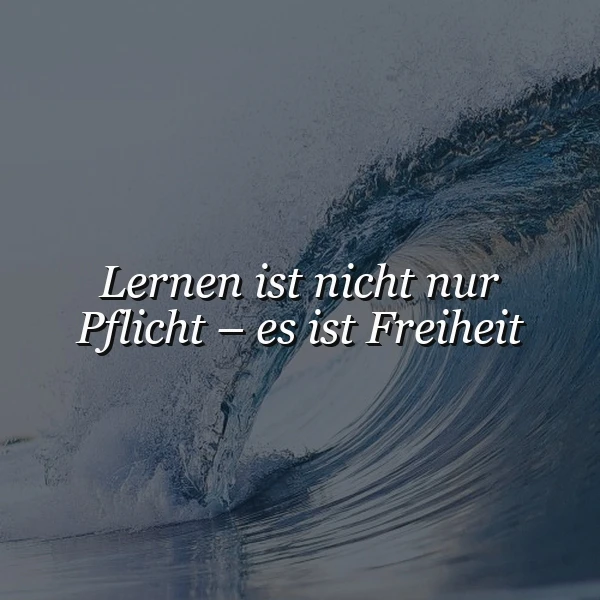 Ein großes Wellenmeer mit einer kräftigen Welle, die sich über den Bildschrim schwingt. Im Vordergrund steht in kursiver Schrift: Lernen ist nicht nur Pflicht – es ist Freiheit