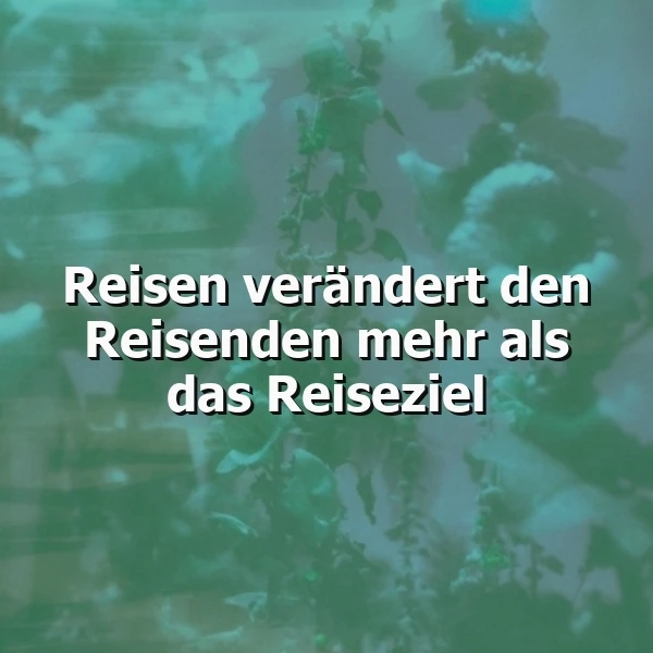 Ein grünlich-blau überlagerter Hintergrund mit einer Person im Zentrum, die in die Ferne blickt, während die Worte 'Reisen verändert den Reisenden mehr als das Reiseziel' prominent im Vordergrund stehen, inspirierende Weisheit