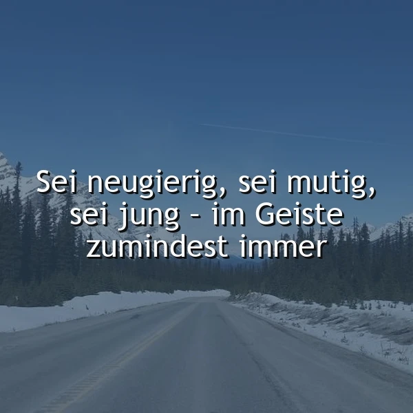 Ein offener, schneebedeckter Weg, gesäumt von Bäumen und Bergen unter einem klaren Himmel mit einem inspirierenden Zitat