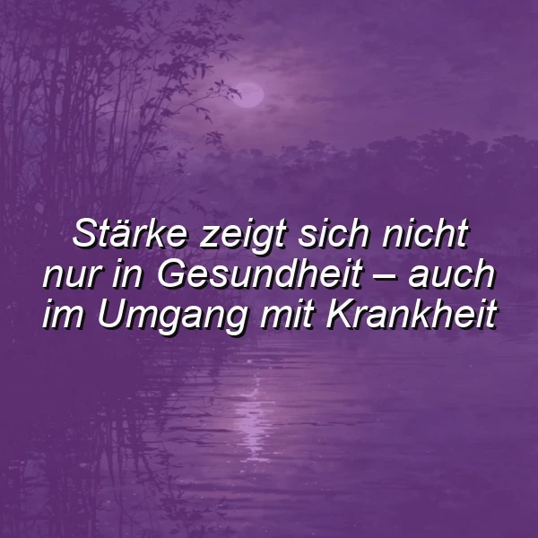 Ein ruhiger See unter einem violetten Himmel mit einem Vollmond, umgeben von Bäumen. Im Vordergrund ist ein Zitat in weißer Schrift über Stärke im Umgang mit Krankheit zu sehen.