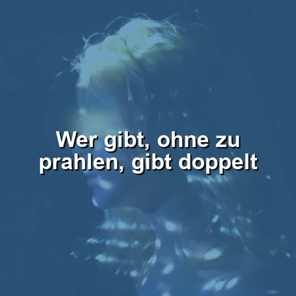 Ein abstraktes Bild in tiefen Blautönen zeigt das schemenhafte Profil einer Person mit leuchtenden Haaren. Darüber steht das bedeutungsvolle Zitat: 'Wer gibt, ohne zu prahlen, gibt doppelt', vermittelt eine ruhige und nachdenkliche Stimmung über wahre Großzügigkeit.
