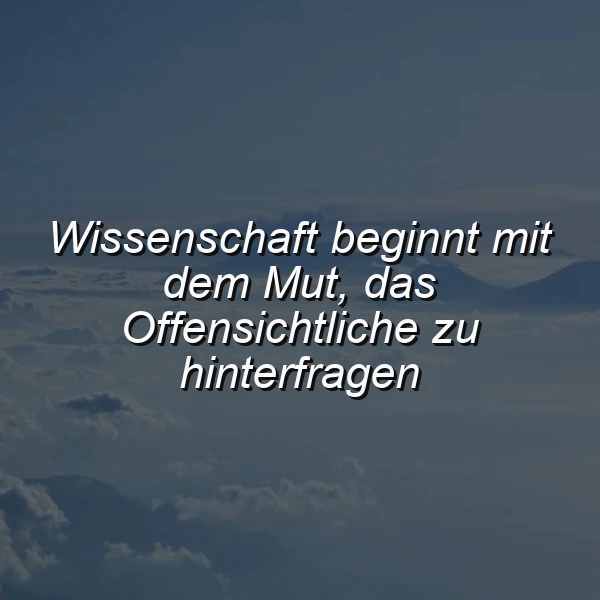 Ein dunkler Himmel mit Wolken und Bergen im Hintergrund, auf dem der Spruch 'Wissenschaft beginnt mit dem Mut, das Offensichtliche zu hinterfragen' in weißer Schrift liegt