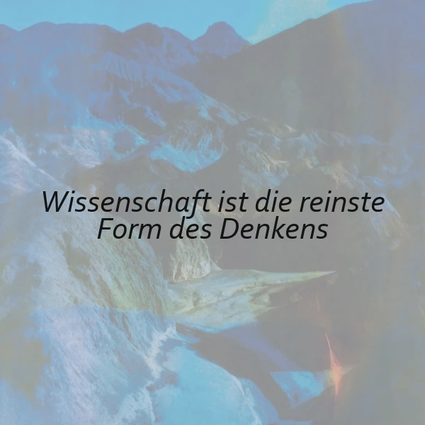 Ein verträumtes Bild von abstrakten Bergkonturen in Blaugrau, umhüllt von diffuser Lichtstimmung, trägt die inspirierende Weisheit: 'Wissenschaft ist die reinste Form des Denkens', was zum Nachdenken anregt.